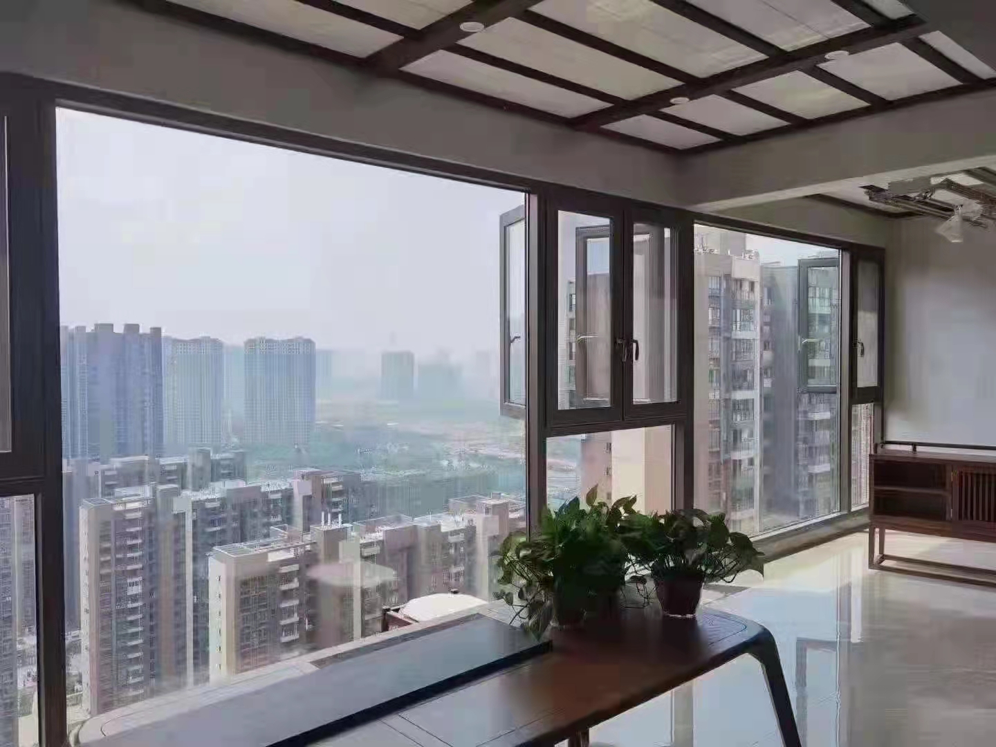 封陽臺用什么窗？很多人沒想到這點(diǎn)就裝錯了