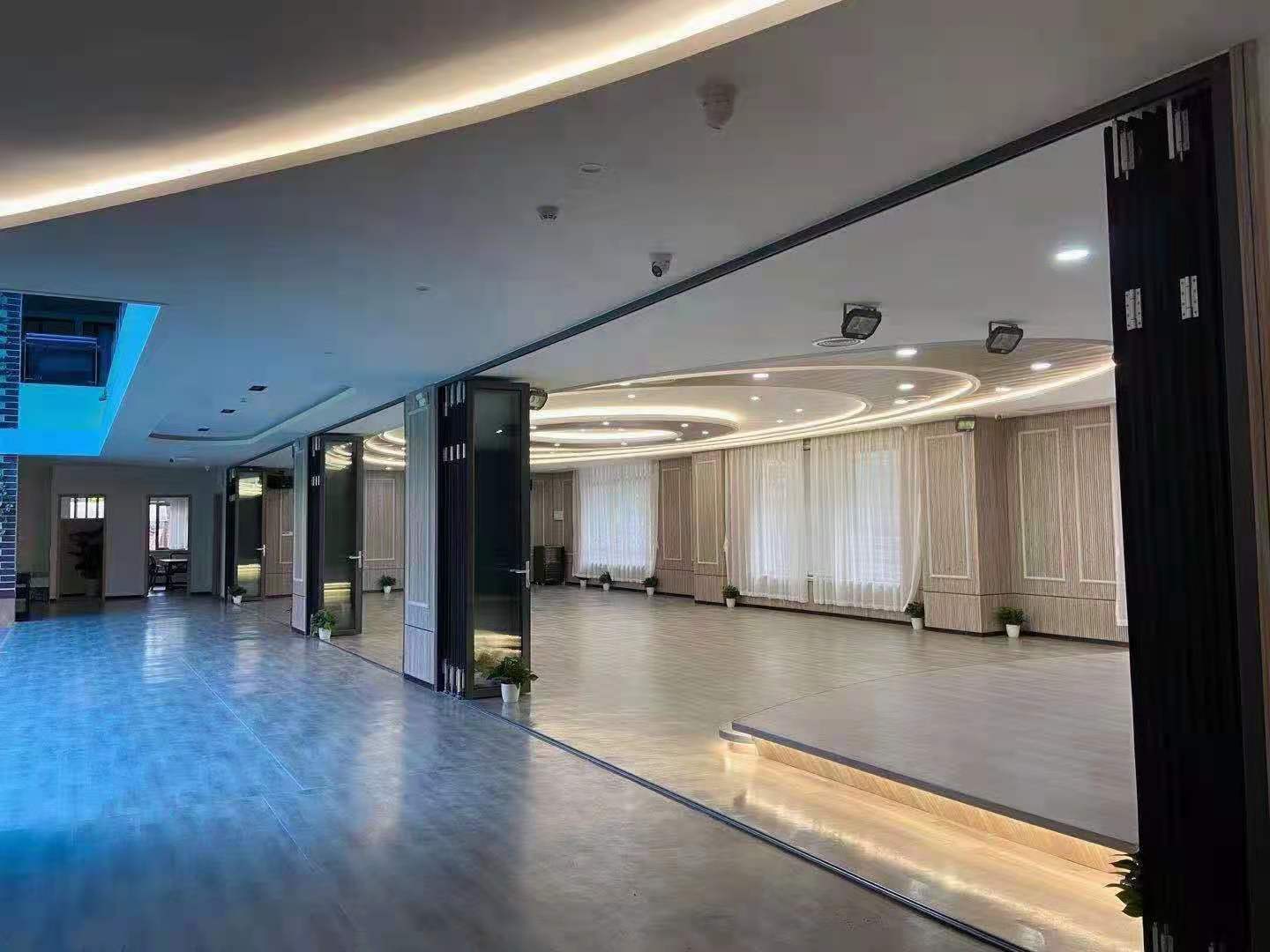 75重型折疊門，還你超大視野